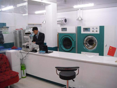 五金店学徒工为供妹妹上大学立志开干洗店终成夙愿！