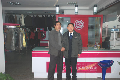 虚心接受加盟服务商的科学建议，农村青年开干洗店大获成功！