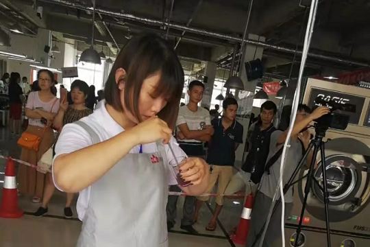 凤琼洗衣