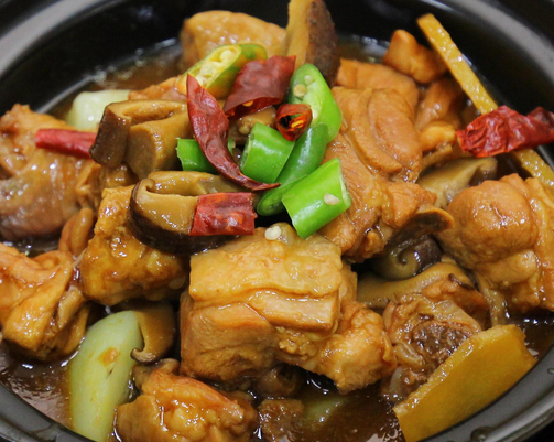 开家黄焖鸡米饭店投资一般需要多少钱？40㎡小店投资10万足矣