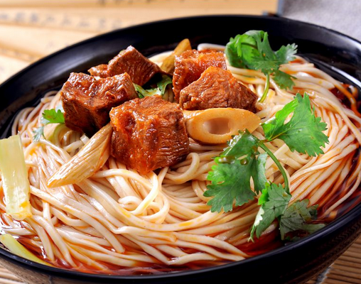 开家牛肉粉店投资一般需要多少钱？40㎡投资8万，详情数据分析