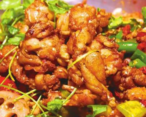 开家牛蛙火锅店投资一般需要多少钱？150㎡店成本22万
