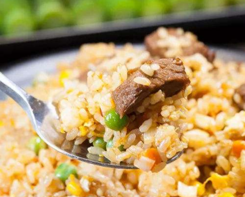 开个炒饭店一年利润能赚多少钱？年利润30万，正确的3个选址