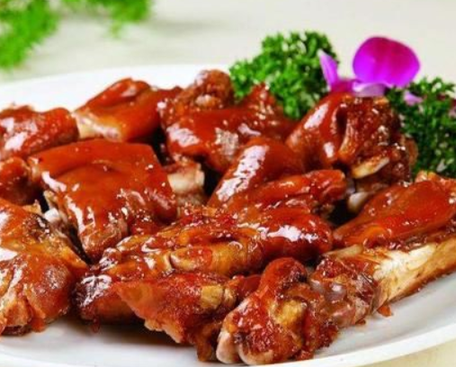 开家猪蹄店投资一般需要多少钱？30㎡小店投资10万足矣