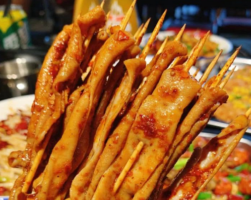 开家烤鸭肠店一年赚多少钱？年入21万，回报周期仅8个月