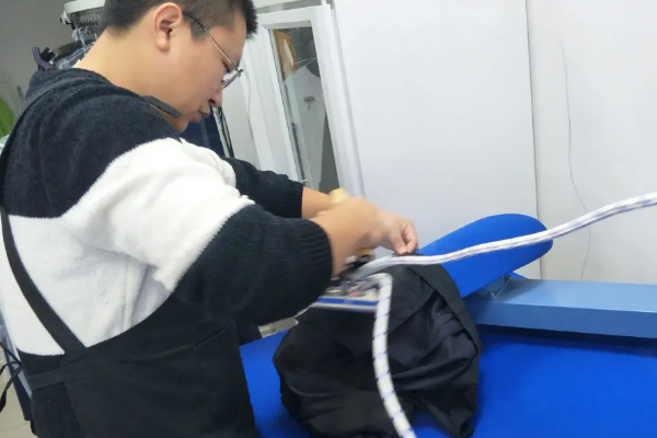 干洗店加盟好还是自己开好呢?开店的优劣对比!
