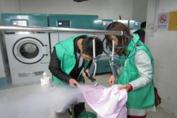 干洗店加盟开店，如何做出明智决策?