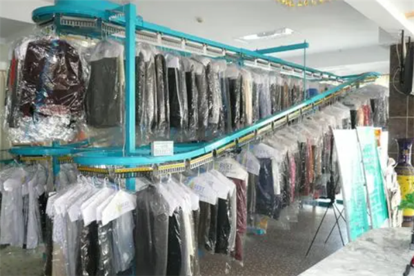创业开店的挑战：依之舍洗衣的设备选购及其注意事项