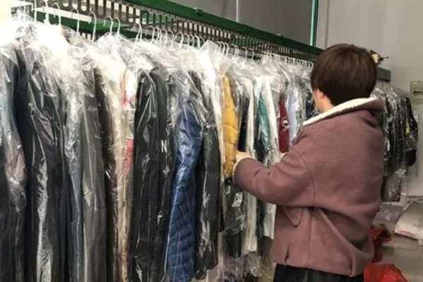红艳洗衣店加盟：高回报投资，开店赚大钱!