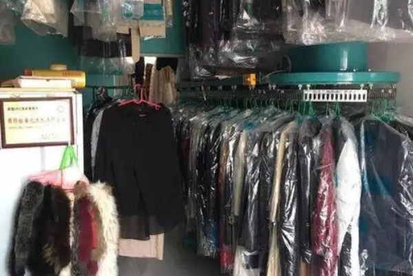 宏伟干洗店