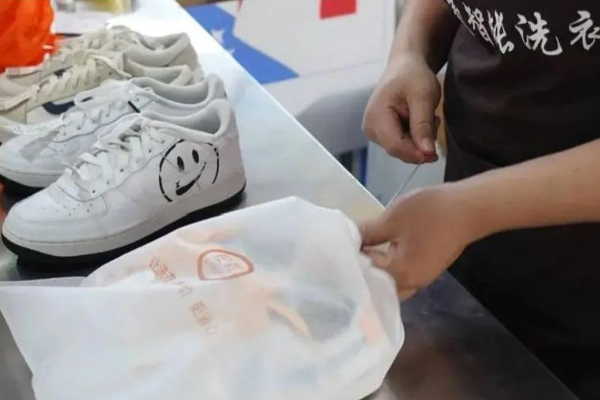 低投资成本，轻松开启洁净洗衣洗鞋加盟店