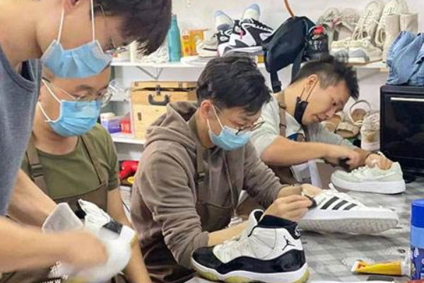 布莱特洗鞋大师加盟费用大概多少？合理预算控制技巧