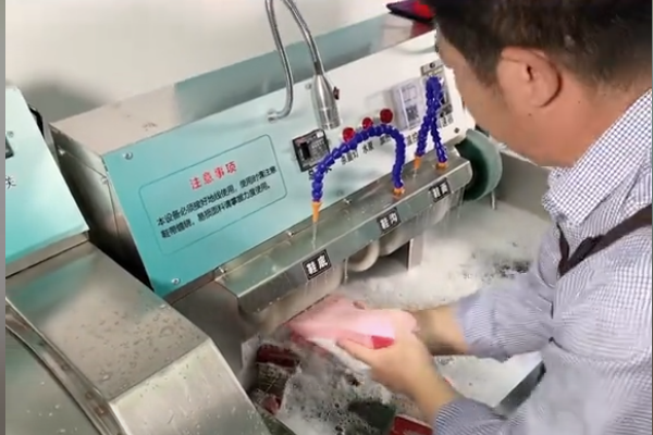 爱家者洗鞋加盟设备怎么样？确保卓越的清洁效果