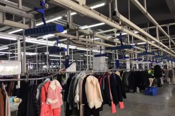 干洗店服务与工作原理解析：优势、局限与环保发展趋势
