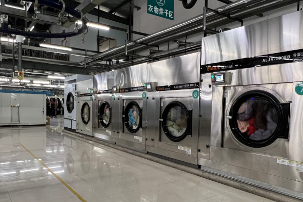永恒干洗店加盟设备的价格区间及选购建议