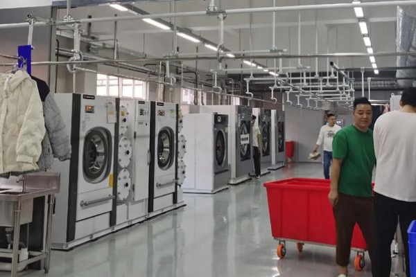 专业的干洗店设备，阿玛尼洗衣会所加盟品质有保证！
