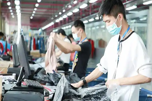 一套洗衣店设备价格多少？洗之郎洗衣加盟，低成本投资更放心