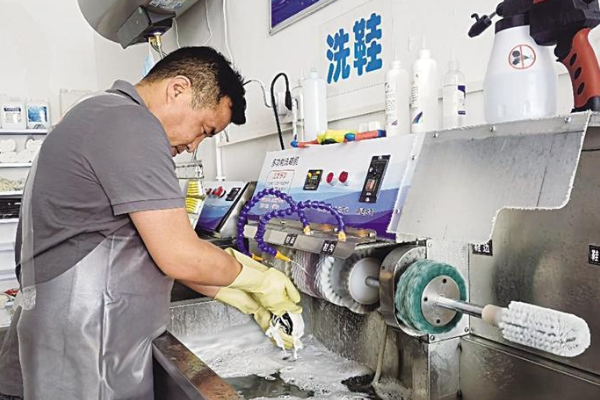 安涤洗鞋加盟收益解析，一年能赚多少钱？