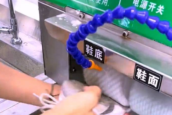 猴给力洗鞋
