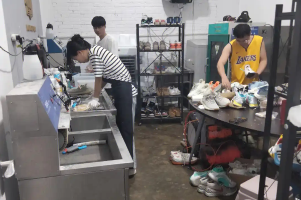 猴给力洗鞋