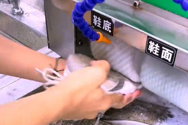 猴给力洗鞋