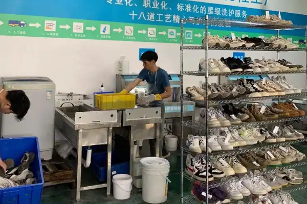 玩偶洗鞋