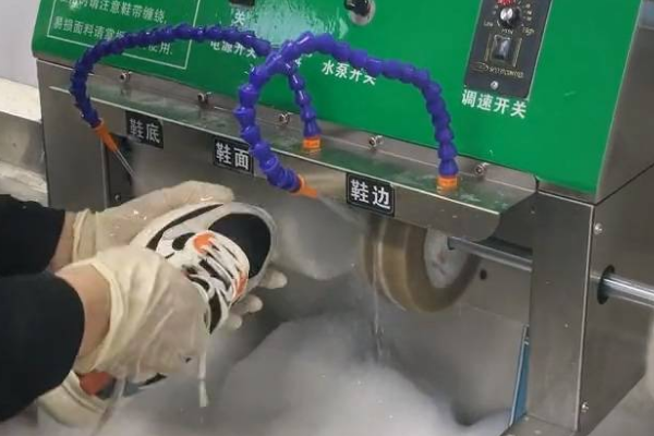 班小兔洗鞋