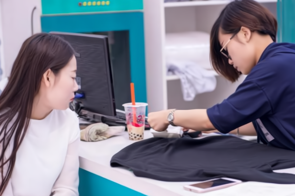 白洁干洗店加盟指南：创业者的理想平台，市场潜力无限