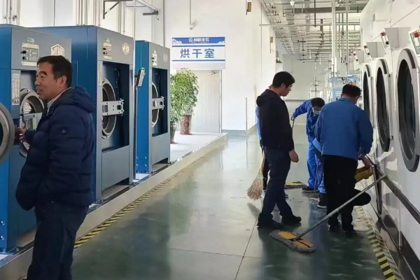洁亮干洗店加盟一年能赚多少钱？数据对比给你清晰答案
